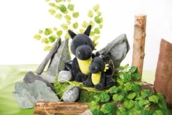Nici 47996 Kissen Drache Dragor Schwarz-gelb Rechteckig 43x25cm Plüsch Dragonia -Nici 47994 06 47993 Milieu 2048x1365 1